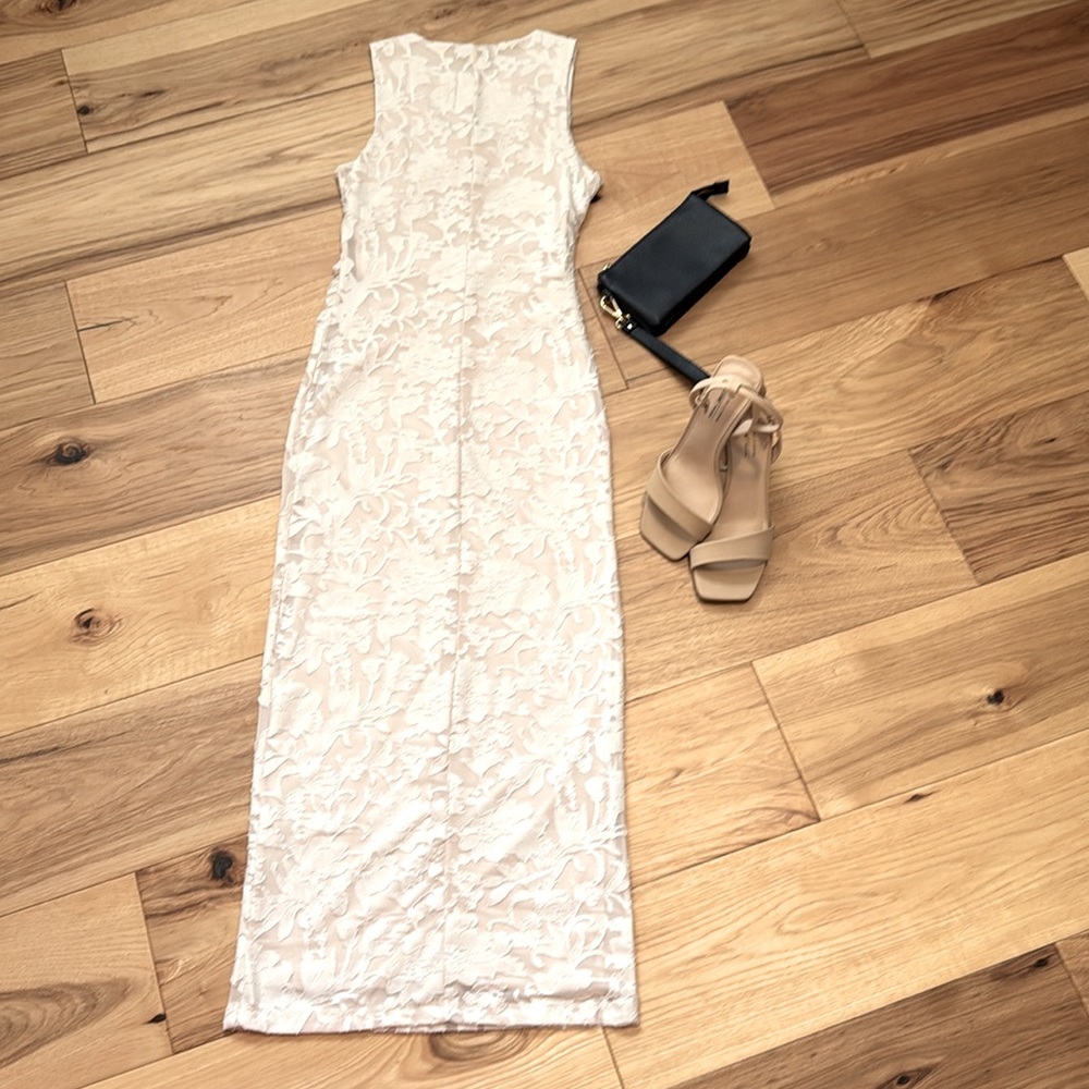 Like New Dynamite Jaquard Floral Maxi Dress - Picture 9 of 11